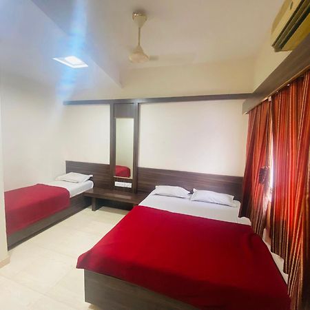 Hotel Sai Bhawani Shirdi Esterno foto