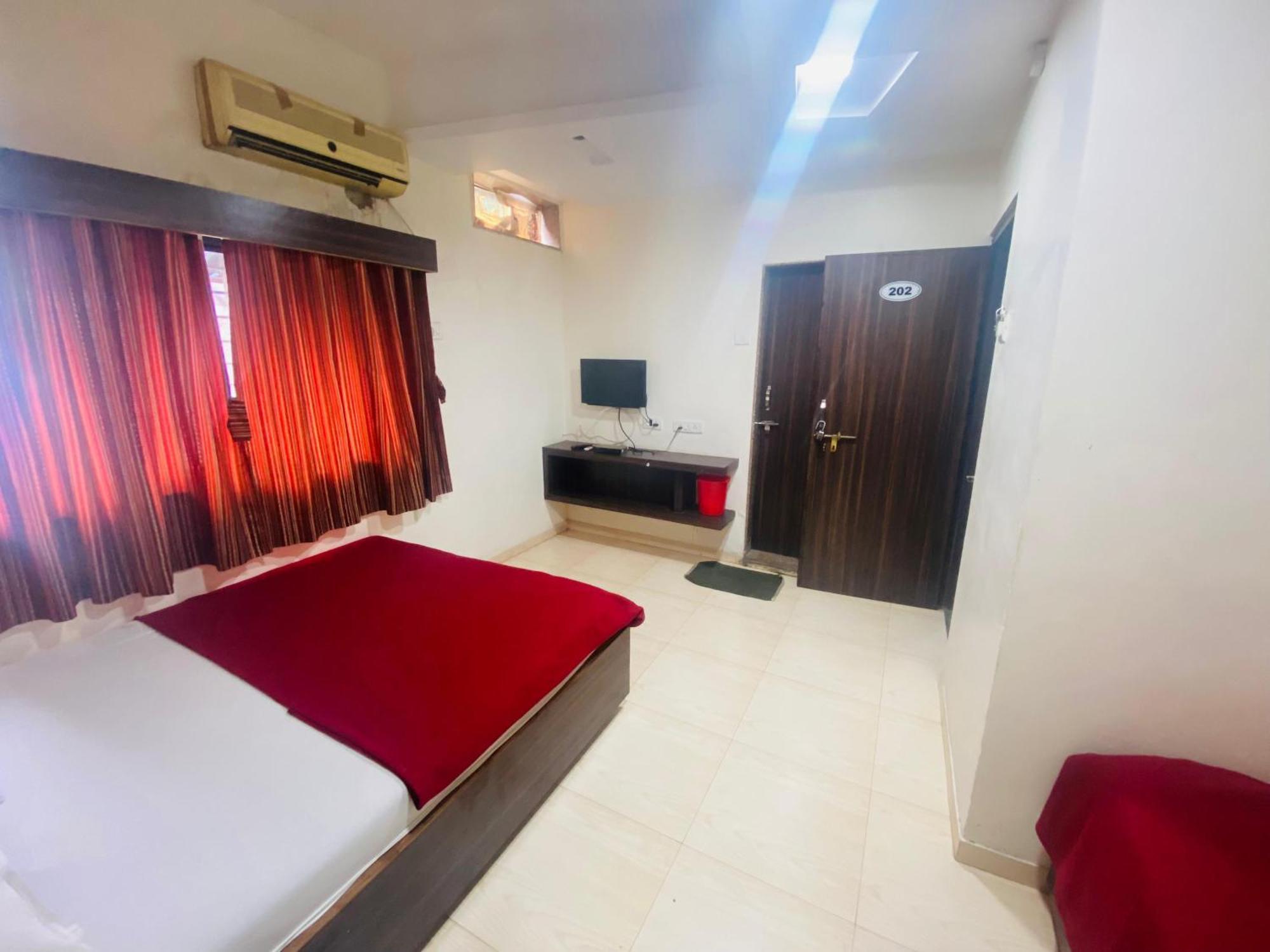 Hotel Sai Bhawani Shirdi Esterno foto