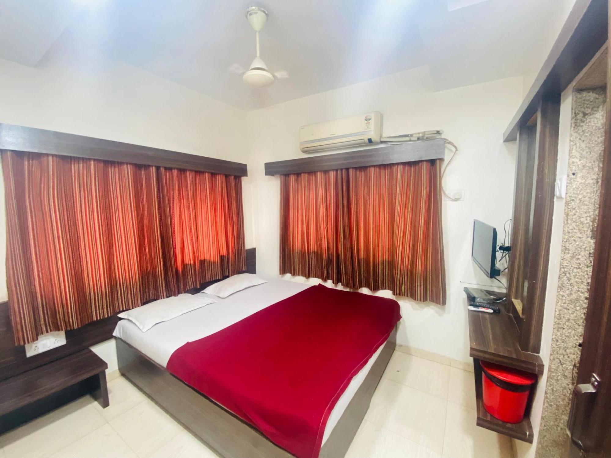 Hotel Sai Bhawani Shirdi Esterno foto